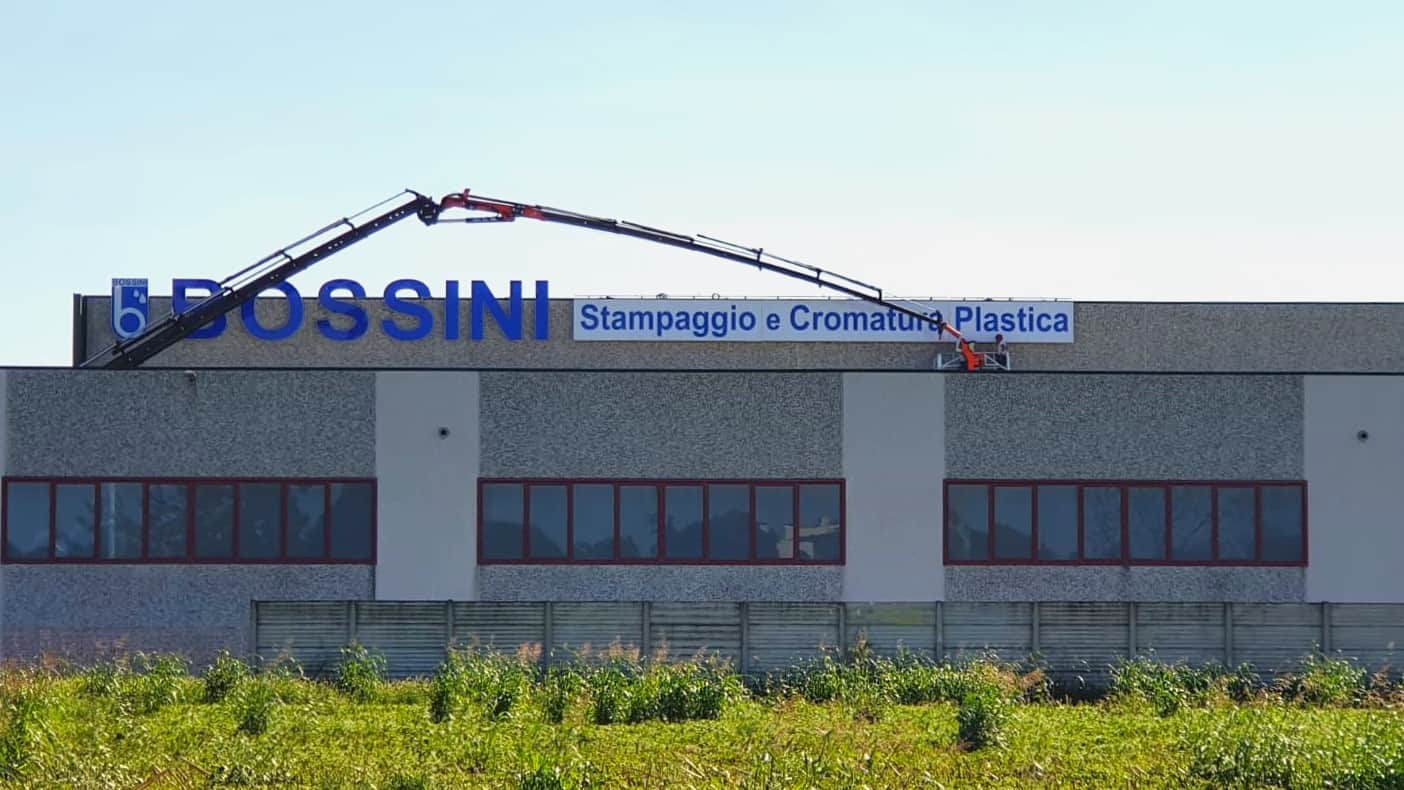insegne luminose a lettere scatolate per Bossini SPA nei punti vendita di Montichiari e Castenedolo