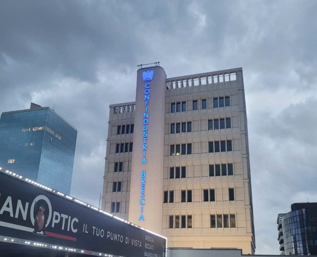 Insegna luminosa Confindustria Brescia