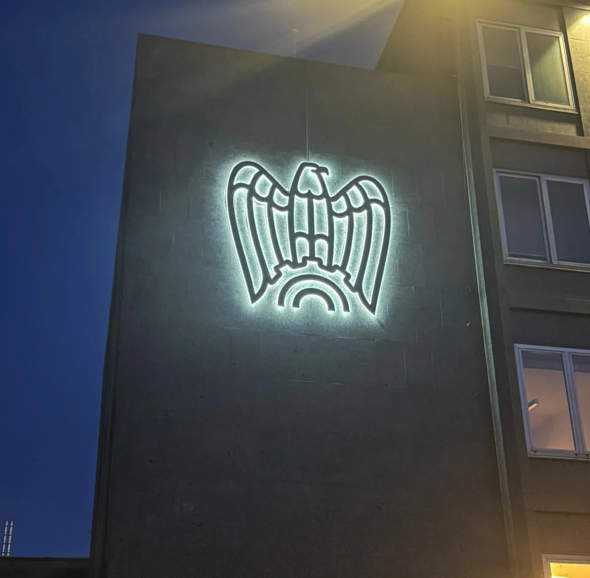 insegne luminose grandi dimenzioni milano confindustria