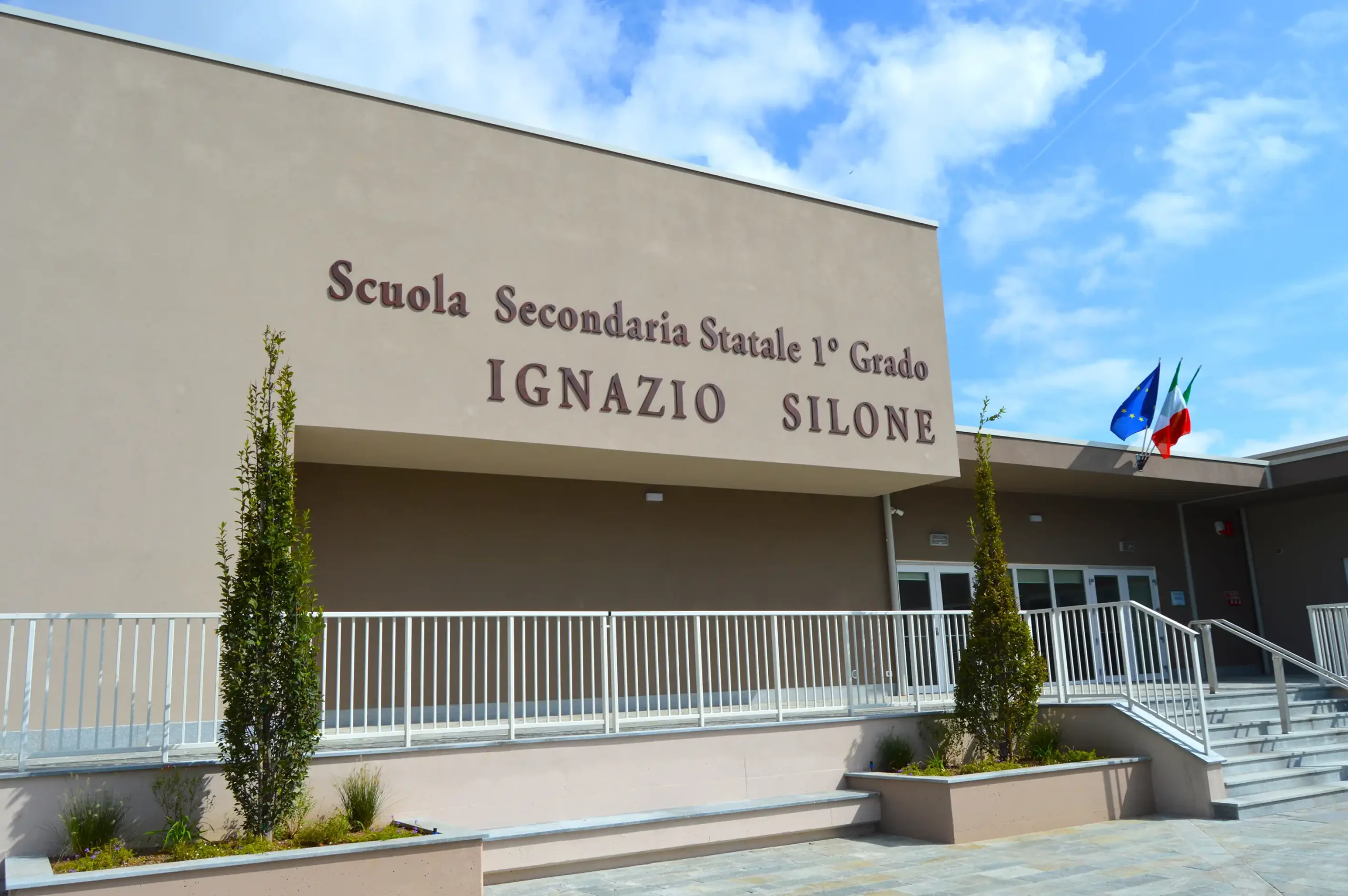 Insegna lettere singole forex simil corten segnaletica esterna scuola Erbusco