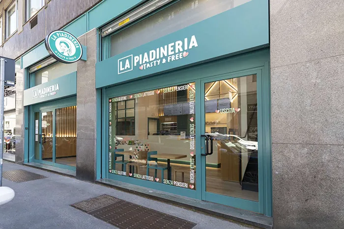 LA-PIADINERIA-TASTYFREE-insegna-luminosa-milano